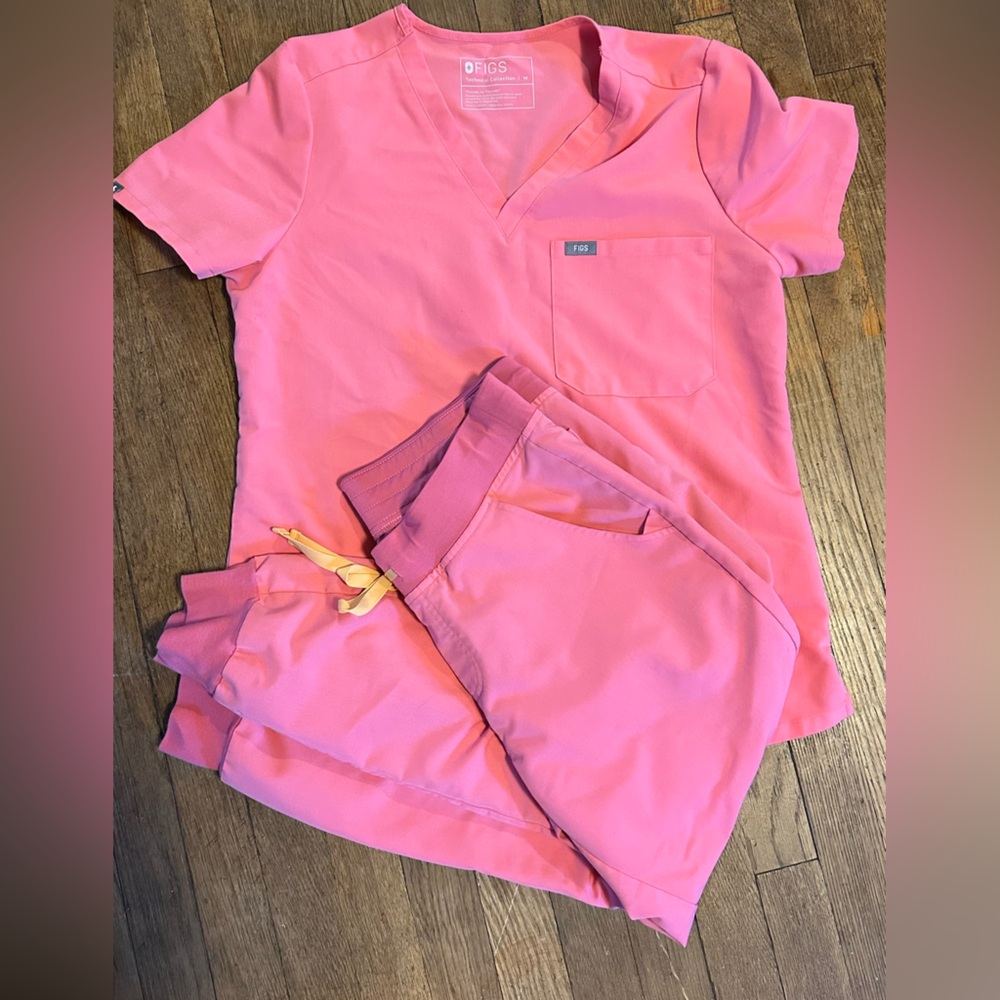 Figs Pink Scrub Set